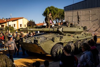Los niños conocieron los Centauros y las armas del Ejército