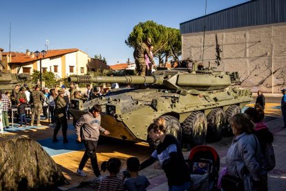 Los niños conocieron los Centauros y las armas del Ejército