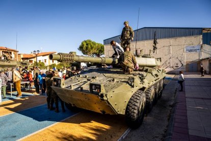 Los niños conocieron los Centauros y las armas del Ejército