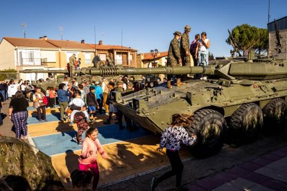Los niños conocieron los Centauros y las armas del Ejército