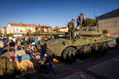 Los niños conocieron los Centauros y las armas del Ejército