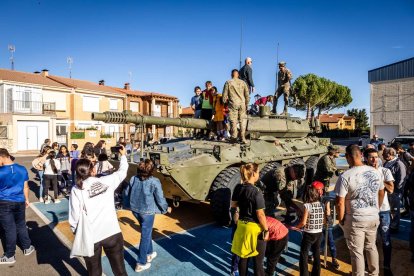 Los niños conocieron los Centauros y las armas del Ejército