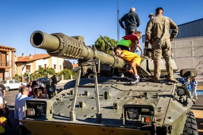 Los niños conocieron los Centauros y las armas del Ejército