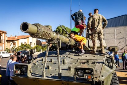 Los niños conocieron los Centauros y las armas del Ejército
