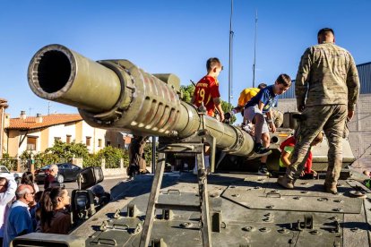 Los niños conocieron los Centauros y las armas del Ejército