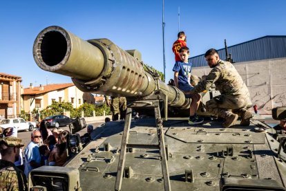 Los niños conocieron los Centauros y las armas del Ejército