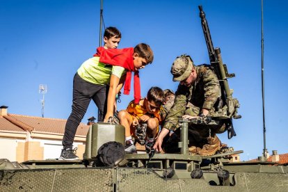 Los niños conocieron los Centauros y las armas del Ejército