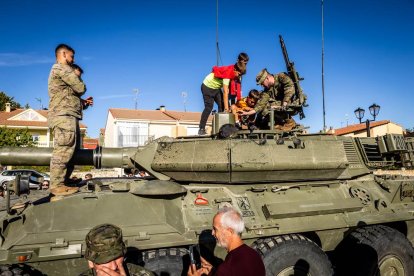 Los niños conocieron los Centauros y las armas del Ejército