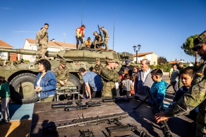 Los niños conocieron los Centauros y las armas del Ejército
