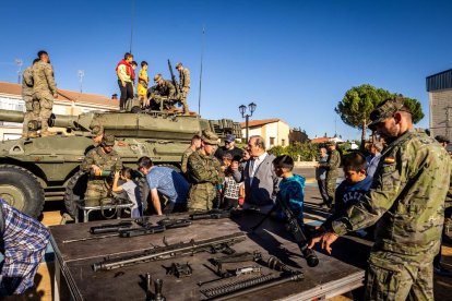 Los niños conocieron los Centauros y las armas del Ejército
