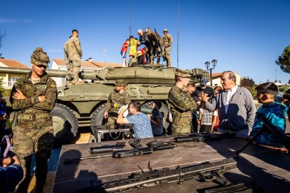 Los niños conocieron los Centauros y las armas del Ejército