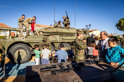 Los niños conocieron los Centauros y las armas del Ejército