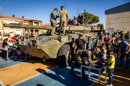 Los niños conocieron los Centauros y las armas del Ejército