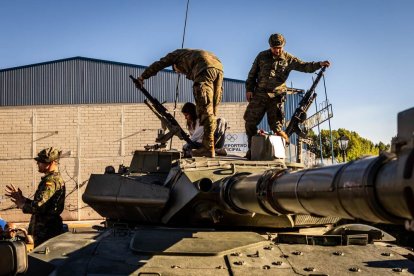 Los niños conocieron los Centauros y las armas del Ejército