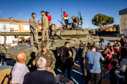 Los niños conocieron los Centauros y las armas del Ejército