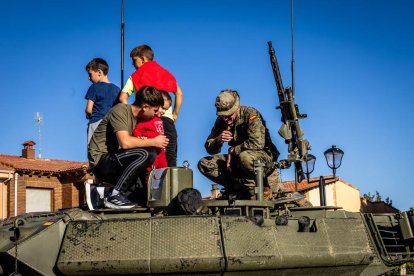 Los niños conocieron los Centauros y las armas del Ejército