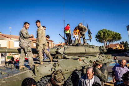 Los niños conocieron los Centauros y las armas del Ejército