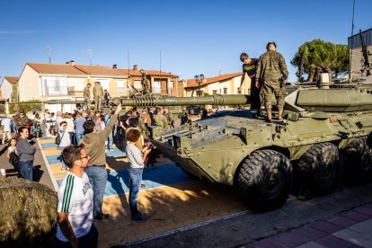 Los niños conocieron los Centauros y las armas del Ejército