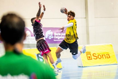 Los amarillos logran su primera victoria