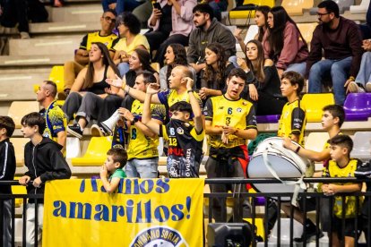 Los amarillos logran su primera victoria