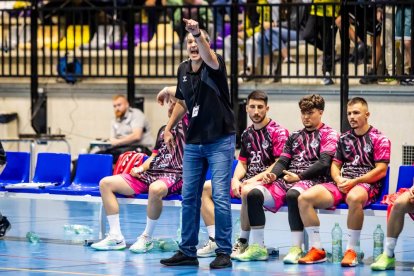 Los amarillos logran su primera victoria