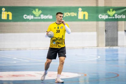 Los amarillos logran su primera victoria