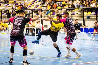 Los amarillos logran su primera victoria