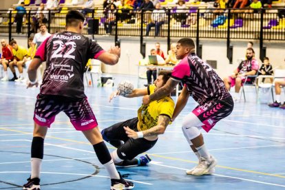 Los amarillos logran su primera victoria