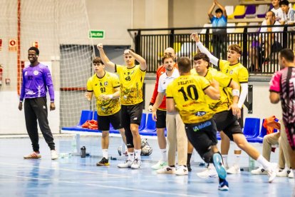 Los amarillos logran su primera victoria