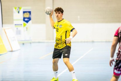 Los amarillos logran su primera victoria
