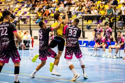 Los amarillos logran su primera victoria