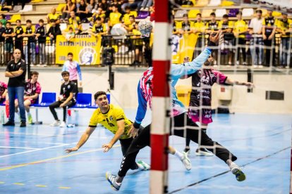 Los amarillos logran su primera victoria