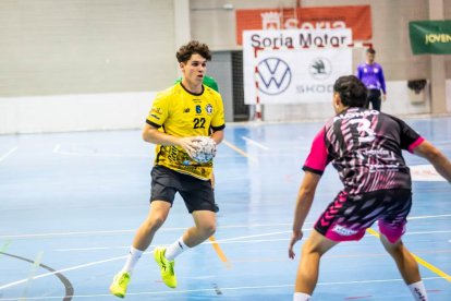 Los amarillos logran su primera victoria