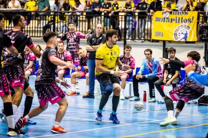 Los amarillos logran su primera victoria