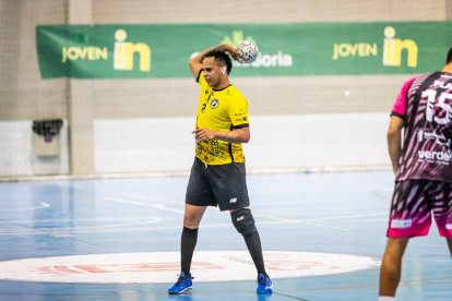 Los amarillos logran su primera victoria