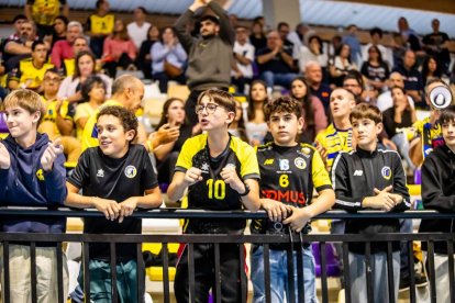 Los amarillos logran su primera victoria