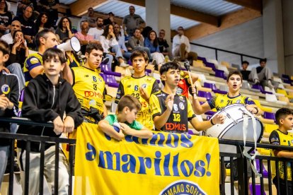 Los amarillos logran su primera victoria
