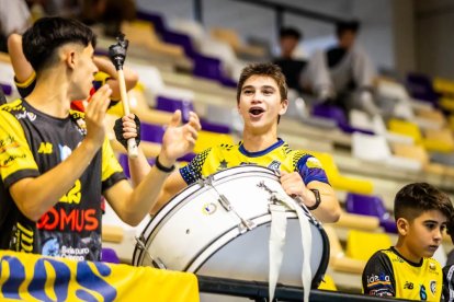 Los amarillos logran su primera victoria