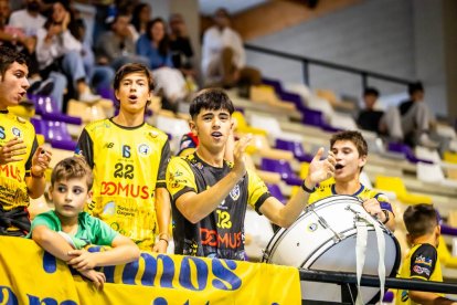 Los amarillos logran su primera victoria