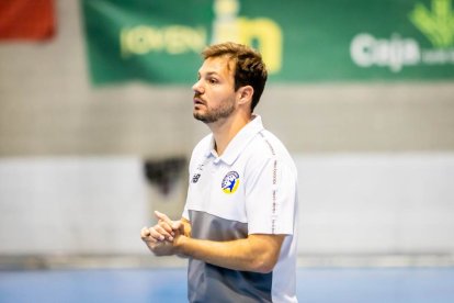 Los amarillos logran su primera victoria