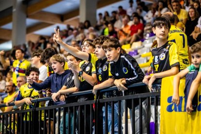 Los amarillos logran su primera victoria
