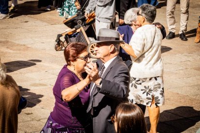 Cientos de personas bailaron en la Plaza Mayor