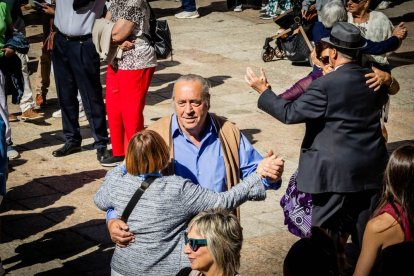 Cientos de personas bailaron en la Plaza Mayor