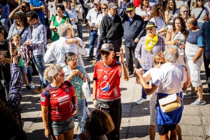 Cientos de personas bailaron en la Plaza Mayor