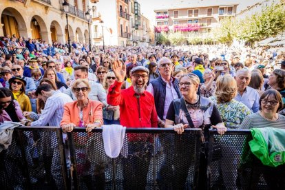 Cientos de personas bailaron en la Plaza Mayor