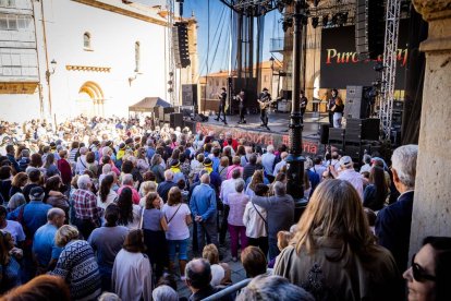 Cientos de personas bailaron en la Plaza Mayor