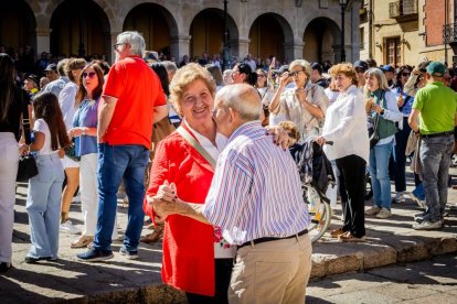 Cientos de personas bailaron en la Plaza Mayor