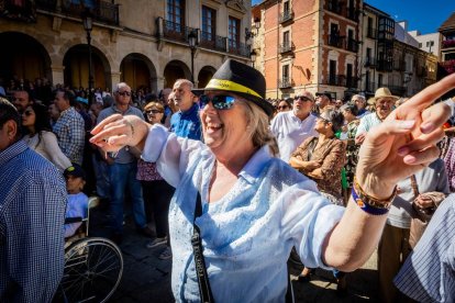 Cientos de personas bailaron en la Plaza Mayor