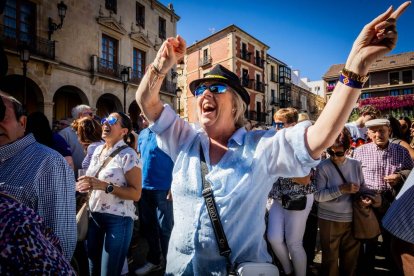 Cientos de personas bailaron en la Plaza Mayor