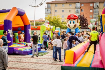 Diversión para los niños en el parque de La Barriada